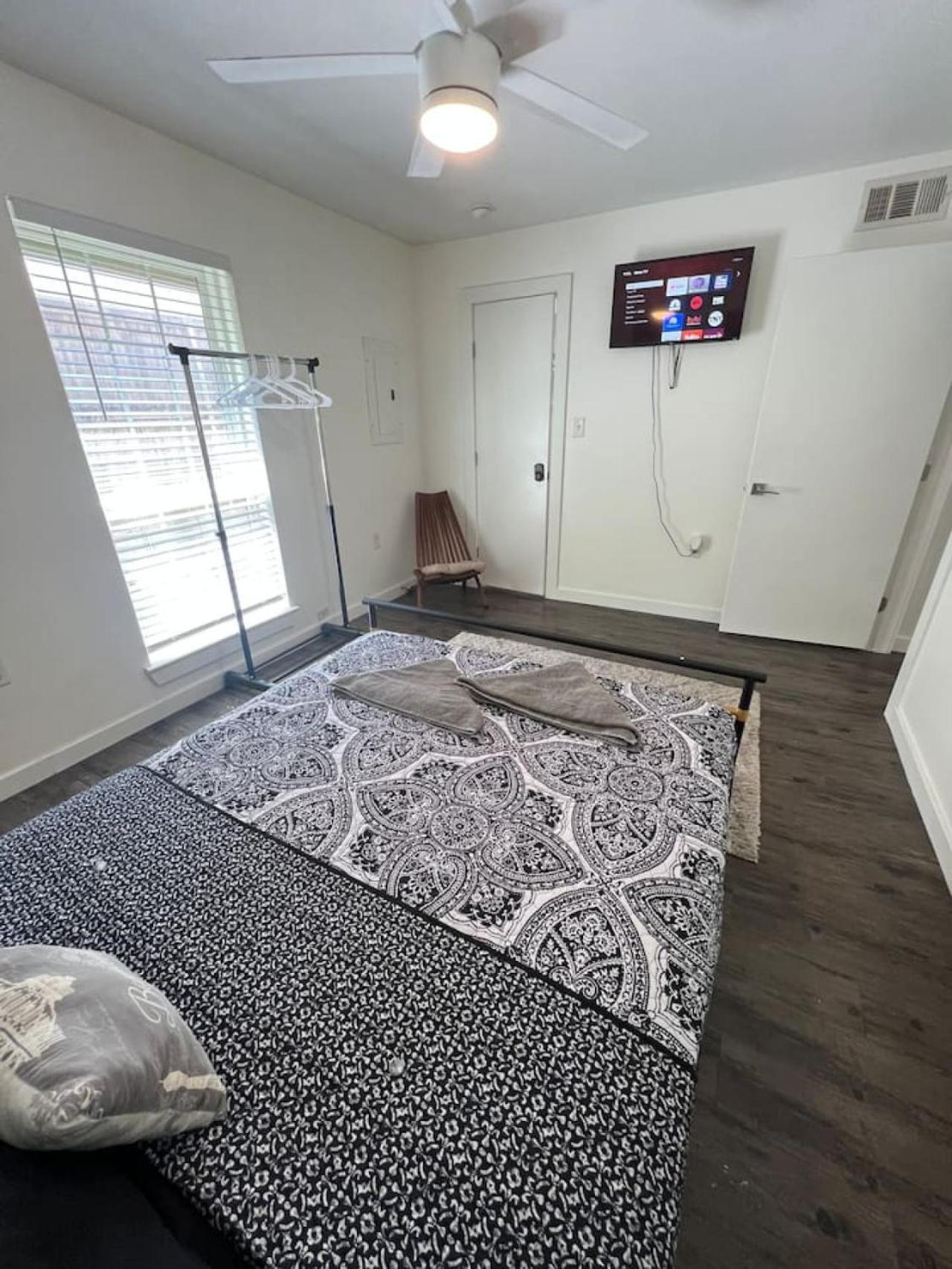 - Alluring 1 Bed 1 Bath *
