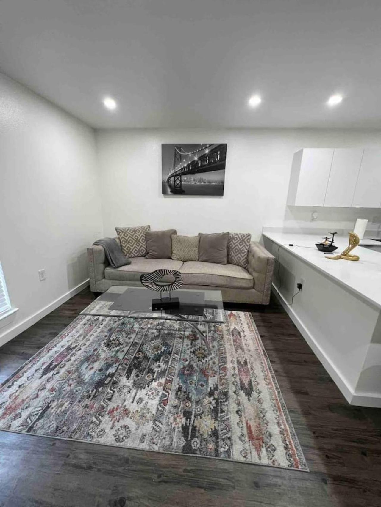 - Alluring 1 Bed 1 Bath Dallas