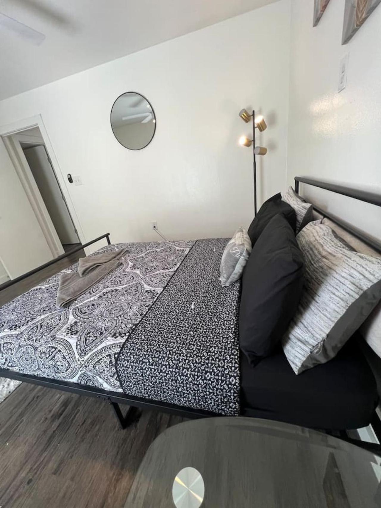 - Alluring 1 Bed 1 Bath Dallas